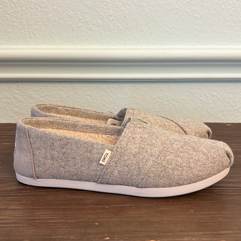 NWT TOMS Classic Grey Felt - Picture 2 of 7